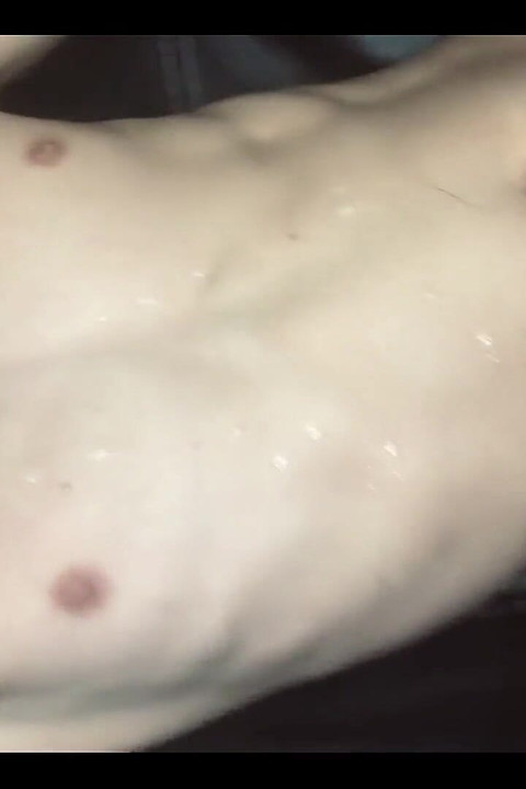 背中を反らせる