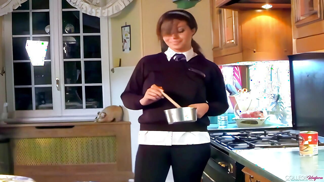 Суп на кухне, видео с участием Samantha Buxton