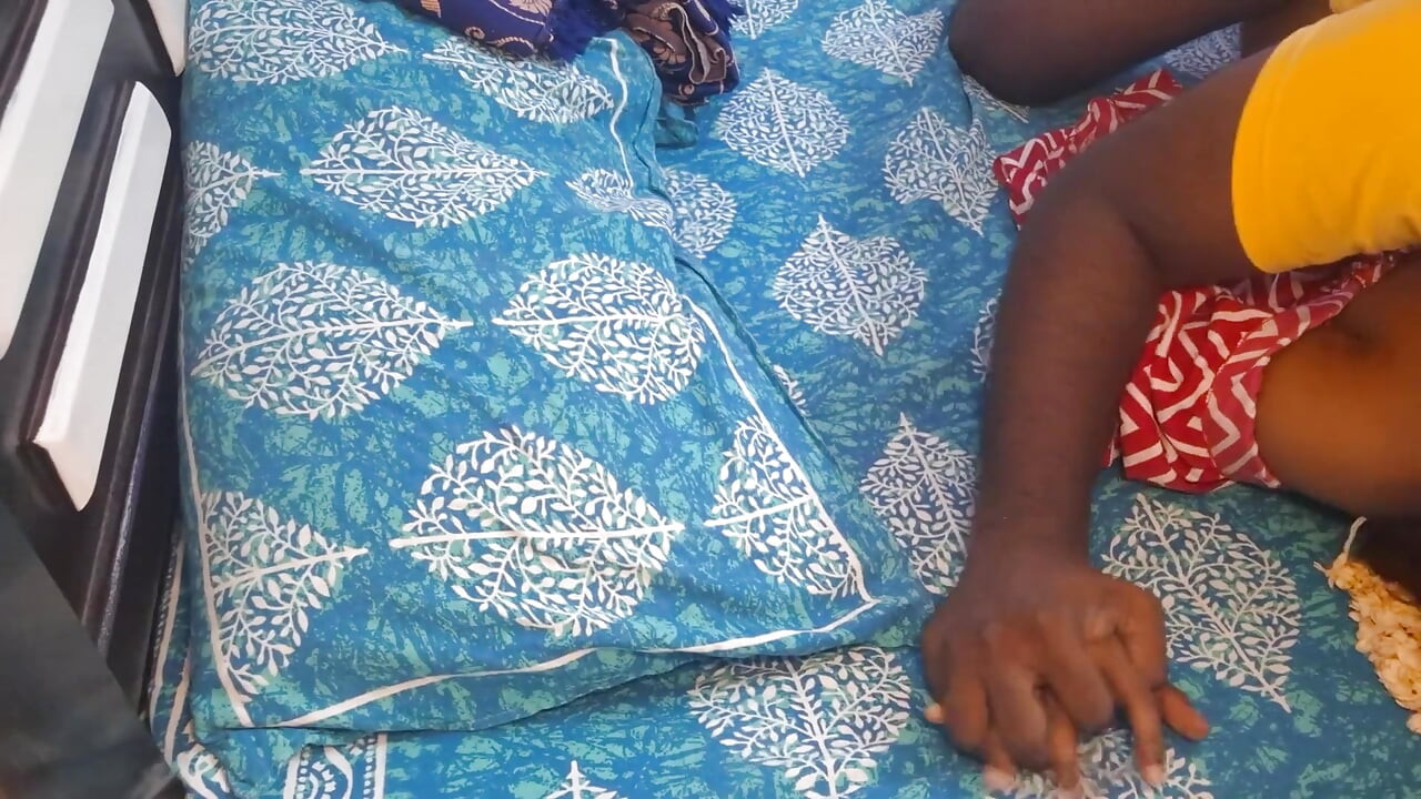 Ac Mechanic offre un service de baise à une MILF mariée