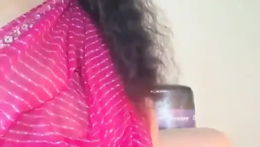 Посмотри на нее, как она получает, когда она мастурбирует