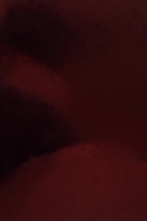 Nyepong kontol cowok ini dan pengen banget di-anal sama pria lain