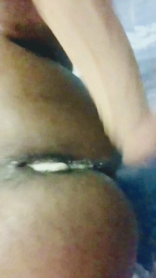 Béance anale et creampie, un gay se fait baiser avec un gros gode