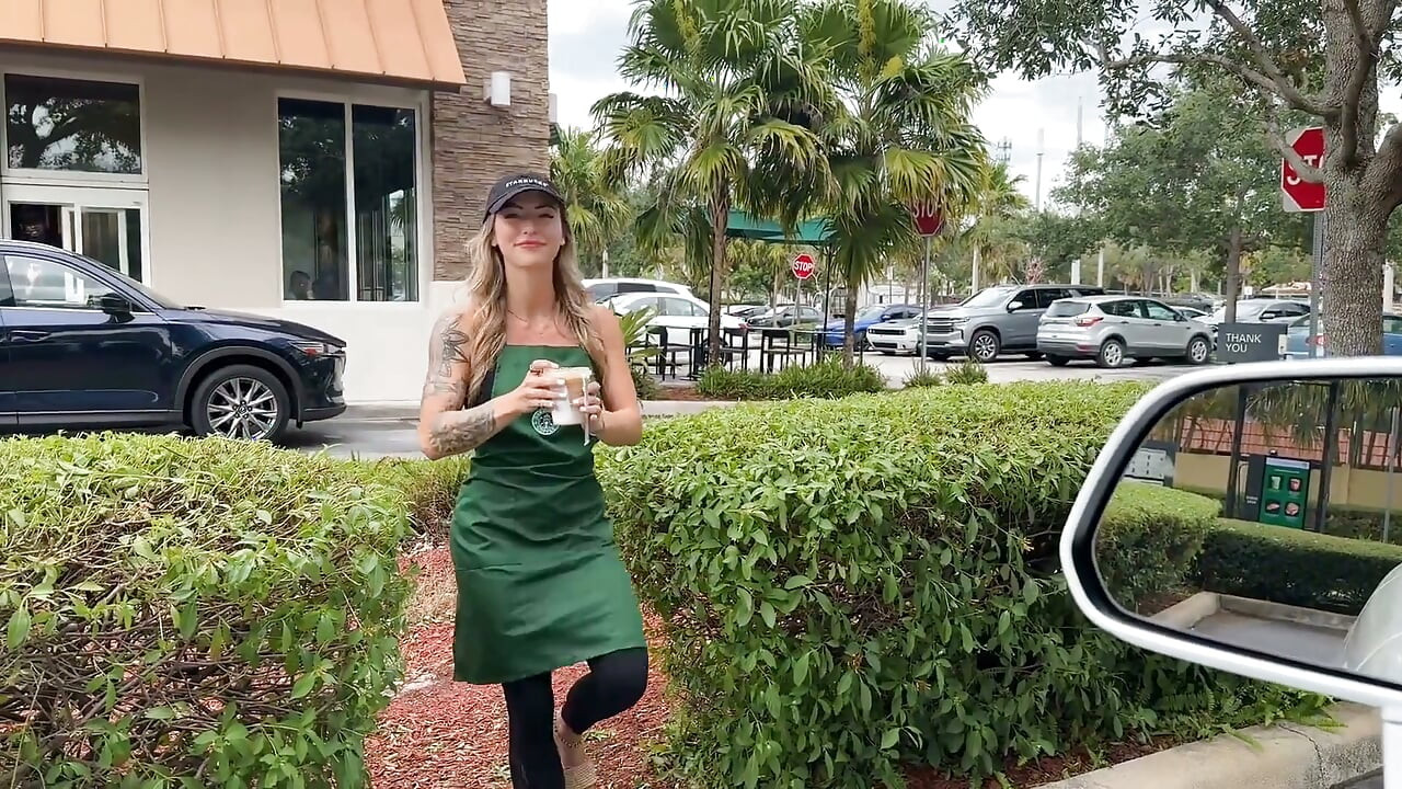 Starbucks Slut Gomorrah a szünetében baszva Teddy Tarantino-val