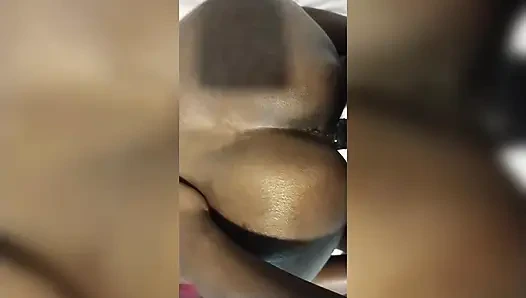 Indisches mädchen wird im bett gefickt