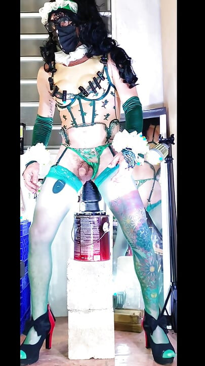 TS Shemale Pantat Cantik Dalam Stoking Pakaian Dalam