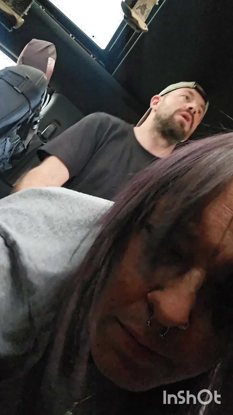“卡车性爱”妻子的阴户得到奶油派！