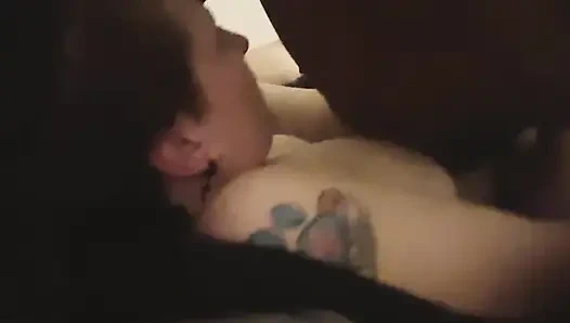 Она не может помочь себе, когда видит черный член