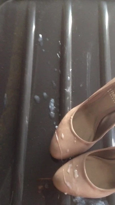 cum on gf's classy OMODA heels, edging cum load