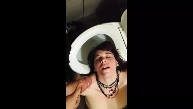 Piss swallowing slaut