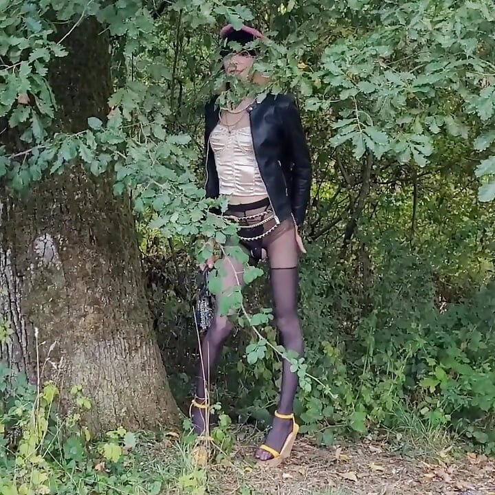 The Call of the🌲Forest for The Exhibition of a Prostitute at La Faisanderie⁹¹ Rencontre Cokiine & iNsolite. VaneSsaBiTCHx PariSChienneTrvprod91