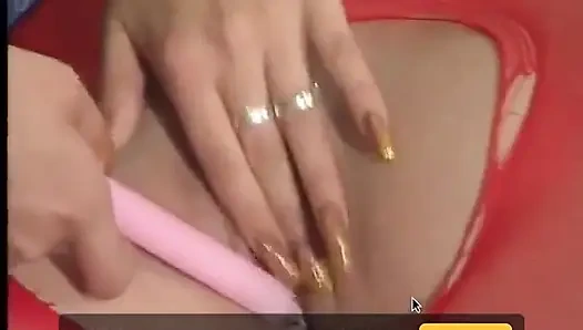 Lesbian pantyhose menjilati memek dan dildo dengan penuh semangat