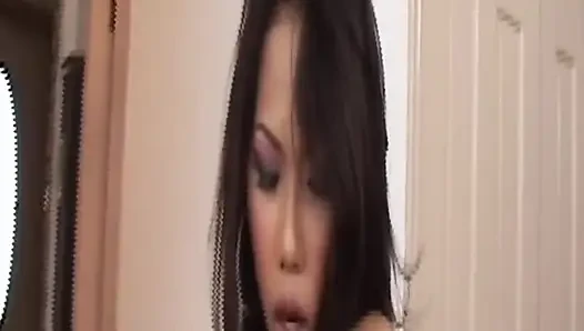 Wanita dewasa rambut cokelat ini dientot habis-habisan sampai muncrat banyak banget