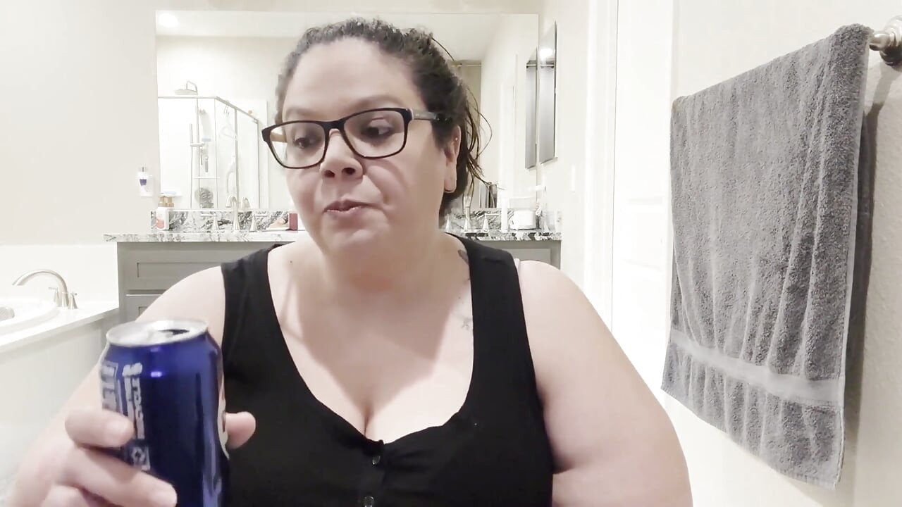 Plump Paradise: Snack N Chat