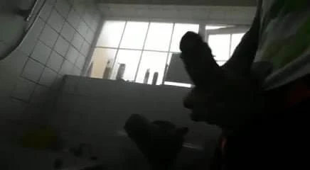 Кончаю в душ