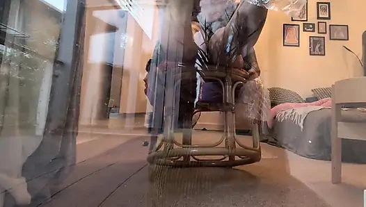 Bakış açısı dev ayak tabanları, ayak parmakları, çiğneme ve ezme