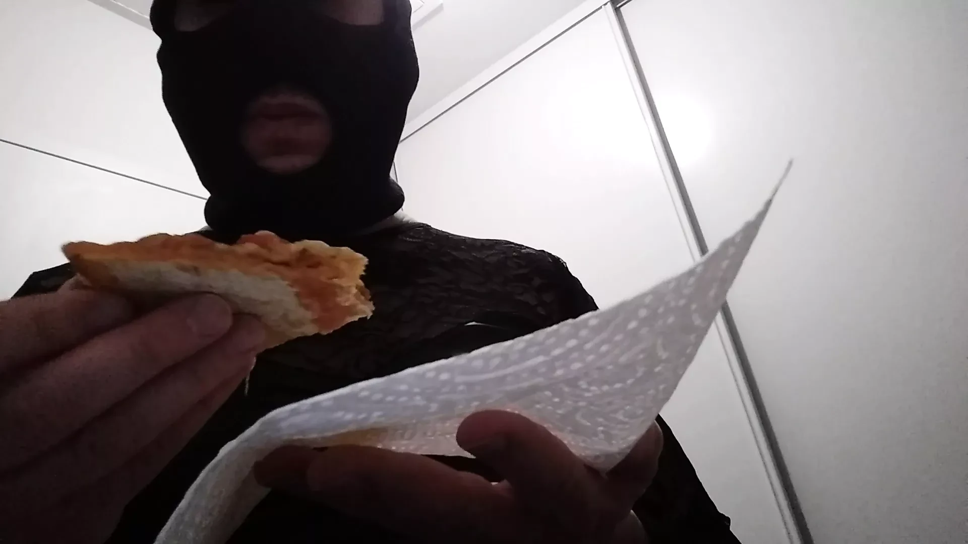 Jedenje pice sa spermom