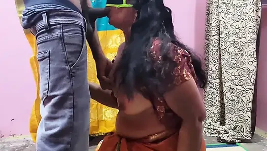 Bhavana teyze benden hoşlanıyor. Onunla romantizm ve ateşli seksle ilgileniyorum