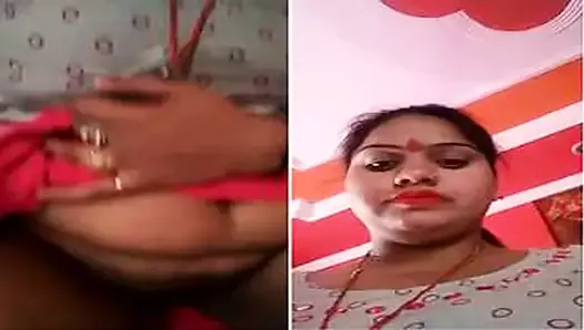 Horny Desi Girl Showing Her Pussy