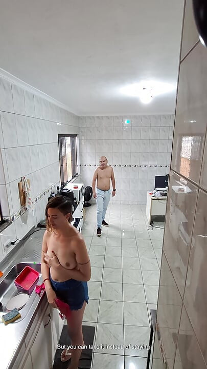 하녀는 알몸으로 그녀의 얼굴에 사정을 받기로 동의했습니다.