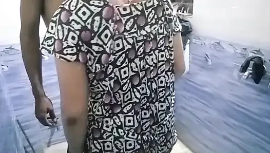 Desi girlfriend se pahali baar mulakat ki bathroom me jakar bahut choda