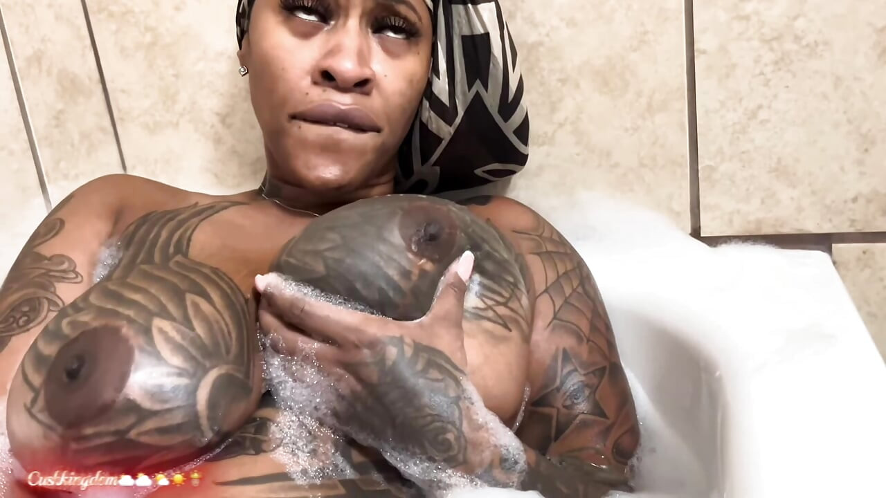 Cushkingdom presents Marrijanee solo-dildo play!