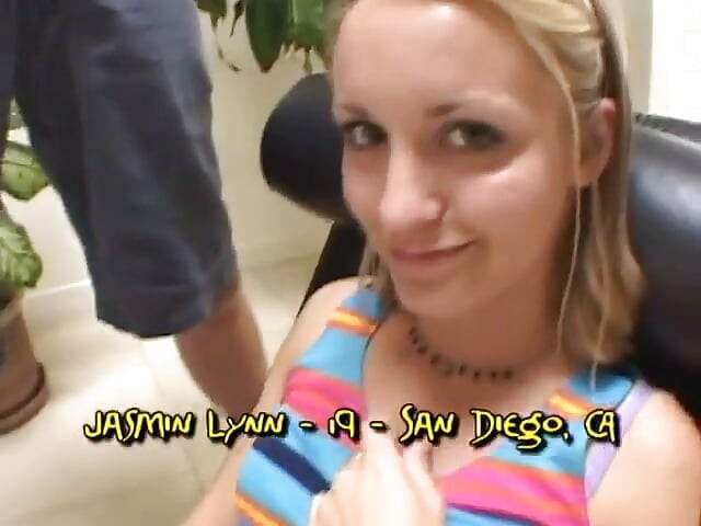 Sexy blonde Jasmine Lynn krijgt haar jonge kutje en kont geneukt