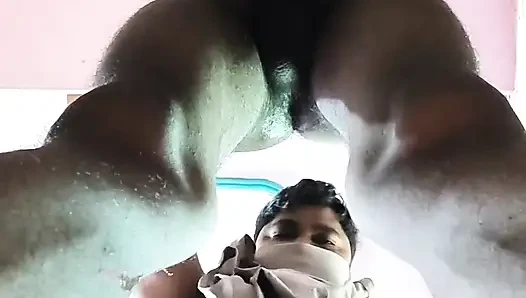 Seksi Hintli twink farklı pozisyonlarda sert sikiliyor