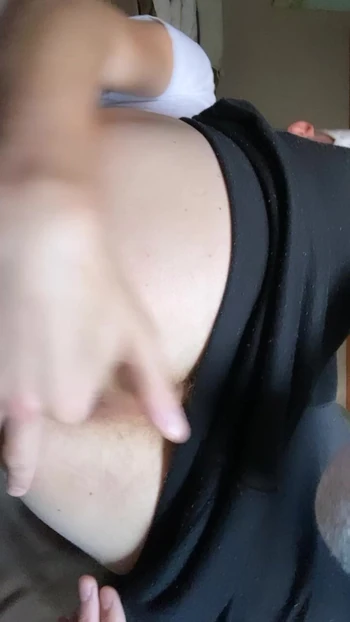 Finger my cute bum