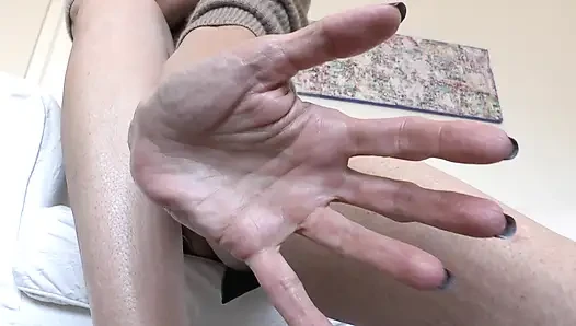 Dunkle fingernägel und glänzende beine teil 2, lady victoria Valente