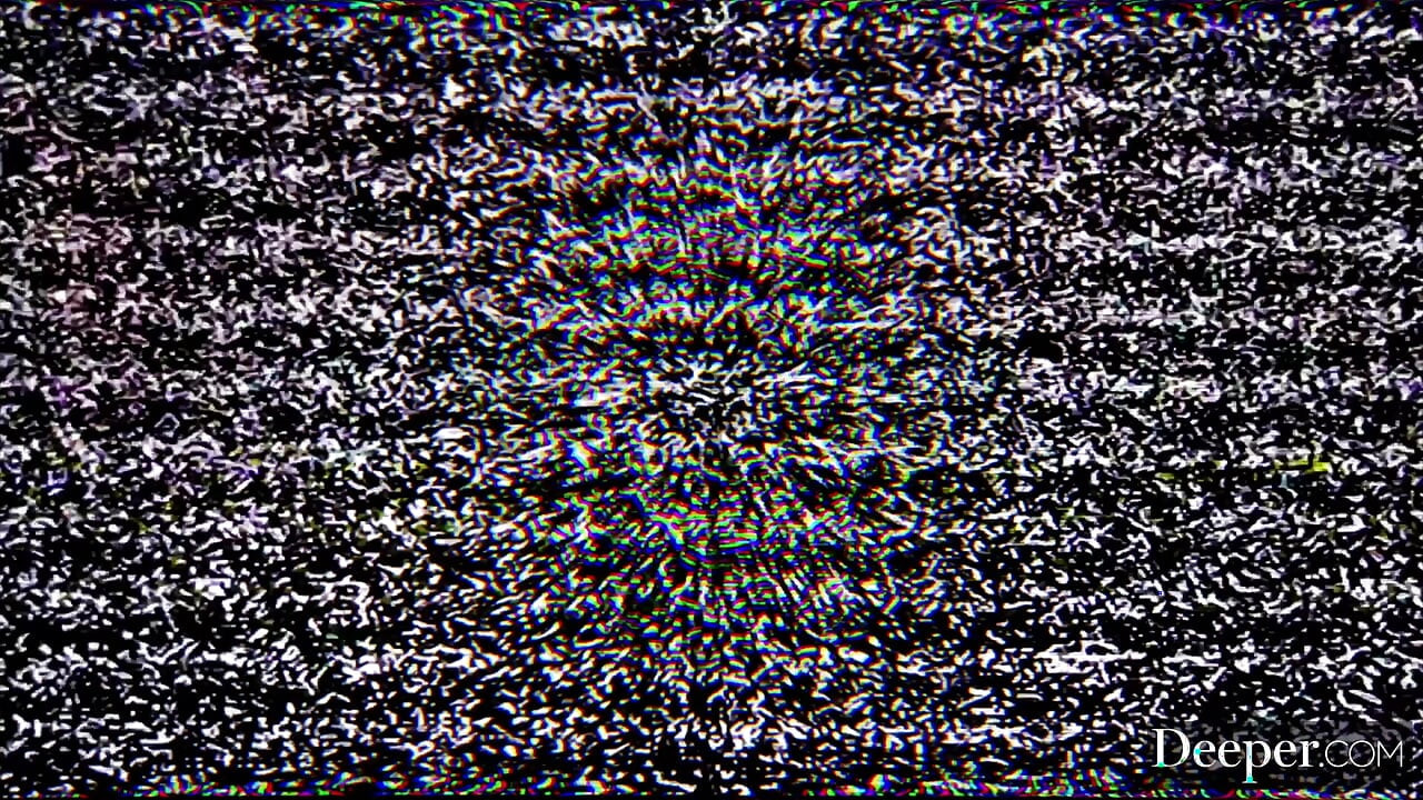 Dublje. Maskirana plavuša Summer Kline predaje kontrolu anonimnom domu