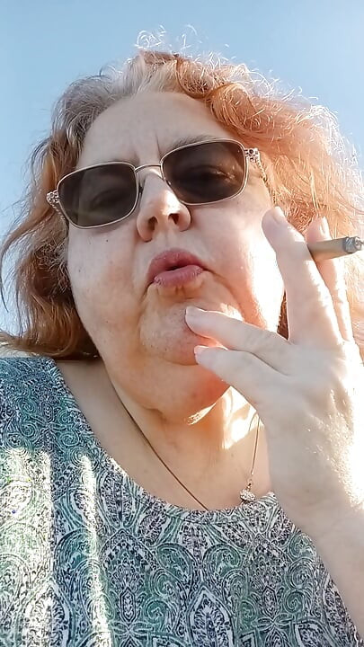 Beachy Smoke Break! I Took a Walk on the Windy Beach!
