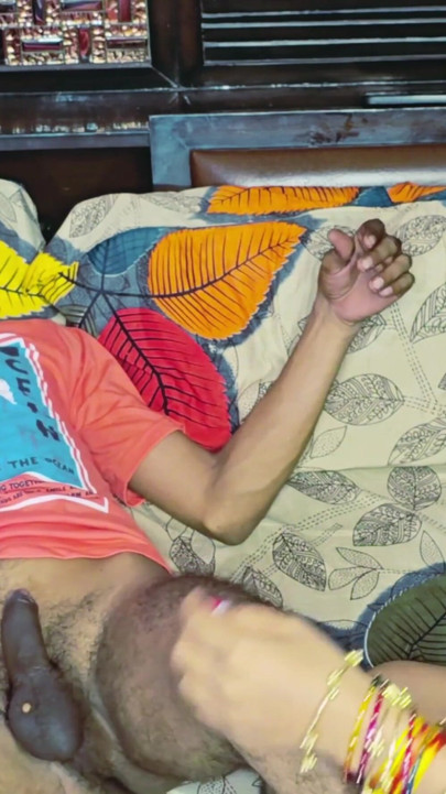 Mera dost five day se chudai karne ko bol rha thaa or chudai ke time par five minutes bhi nhi tika hindi audio sex | Clip 1