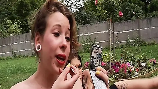 Fransa'dan amatör orta yaşlı seksi kadın sakso becerilerini gösteriyor