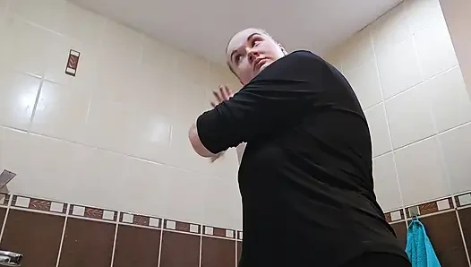 Возбужденный Муж Застукал Свою Жену Готовлюсь В Ванной, И Он Трахнул Ее