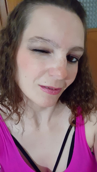Menina bonita e safada mostra um gosto :)