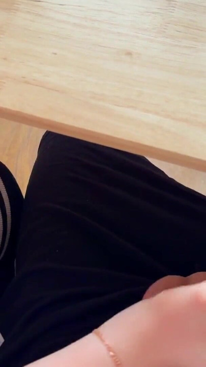 HIGH SCHOOLGIRL Handjob again in LITERATURE Class under the Table. | Clip 1