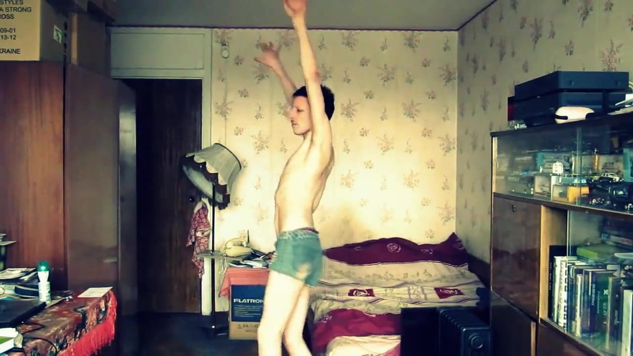 TWINK IS ALWAYS HUNGRY FOR RAW COCK