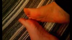 Anna Maria moves her sexy little (size 35) feet (part 3)