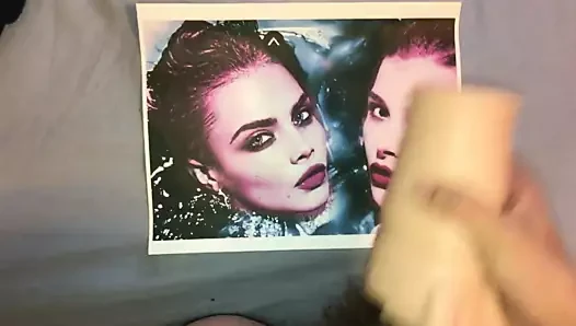Cara delevingne ve chloe moretz boşalıyor