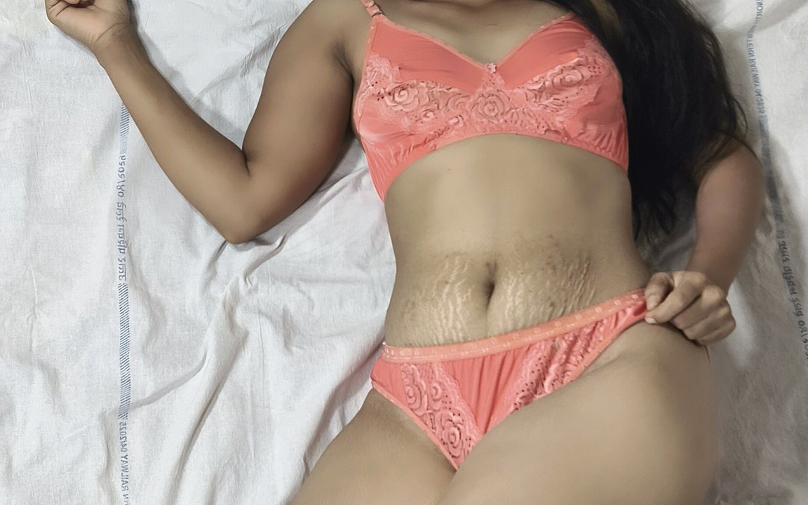 Bhabhi desi India bikini merah