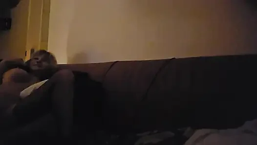 Неверная домохозяйка получает месть, снимает себя на видео, как трахается раком ее лучший мужчина друга