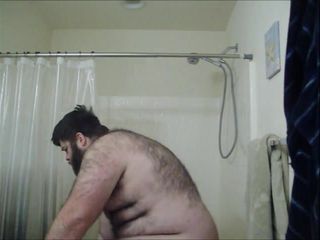 Tomando una ducha caliente