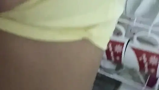 Я встретил ее онлайн, она из Испании, и она приехала в Соединенные Штаты, и мы в конце концов трахаемся