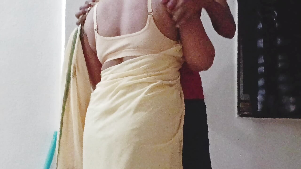 Riya Bhabhi was sweeping her master's house, the owner made sexual relations by talking sexy.