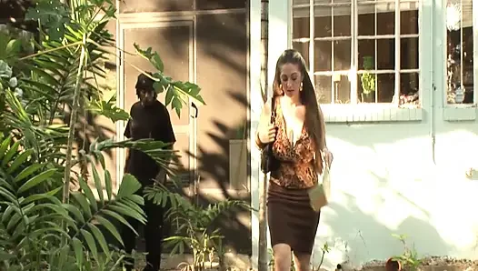 April McKenzie'nin arka bahçesinde bangeroo