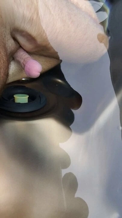 Hot tub jet makes me cum hands free