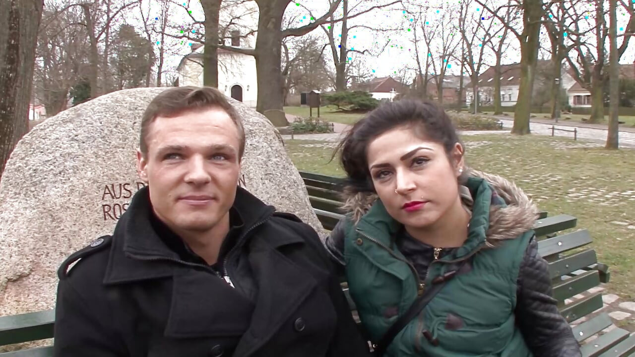 בובה גרמנית שנאספה מקבלת פרצוף ענק אחרי זיון עם זר