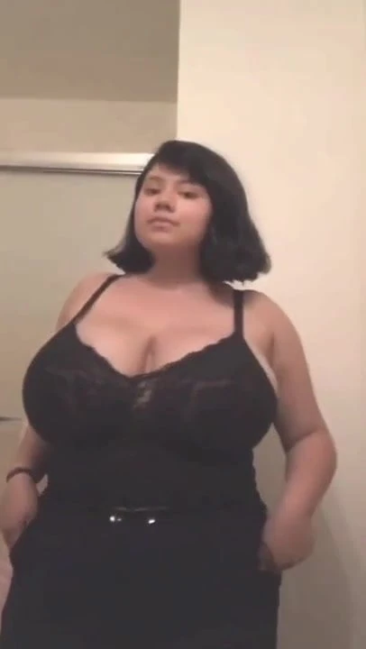 Chamaca con tetotas
