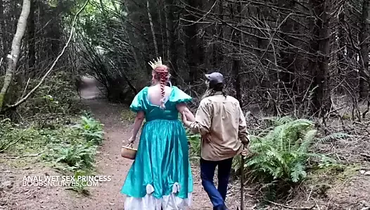Fake Lumberjack принимает его принцессу с массивными сиськами домой для мокрого секса и глубокого анального расширения