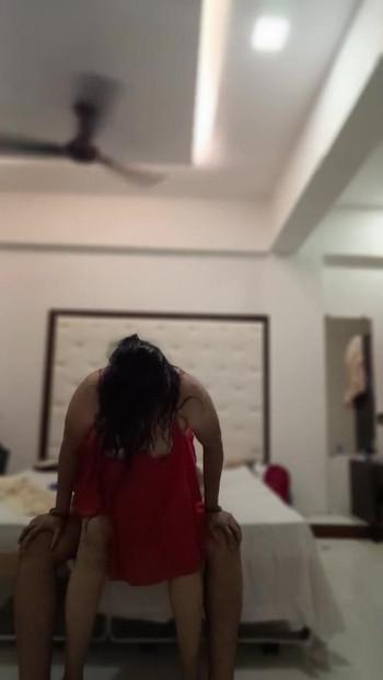Jaw-dropping moment from "Desi aunty riding in hotel"